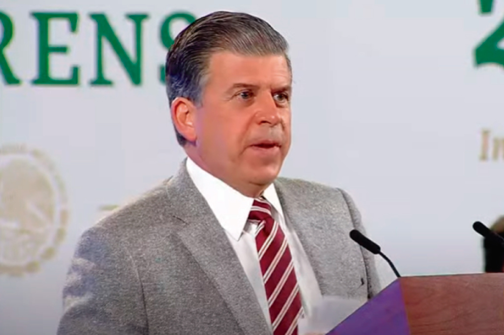 ‘Pegan’ trabajador a bomba de combustible para evitar inmovilización
