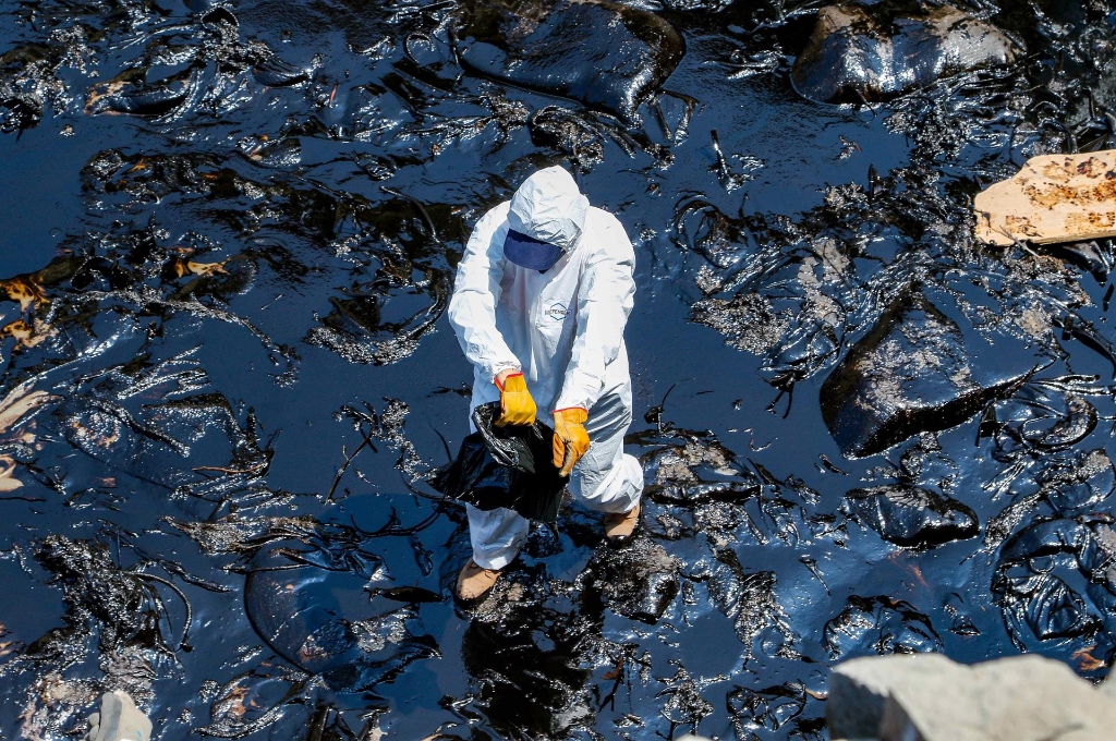 Deer Park reporta derrame de hidrocarburos en canal de navegación de Houston