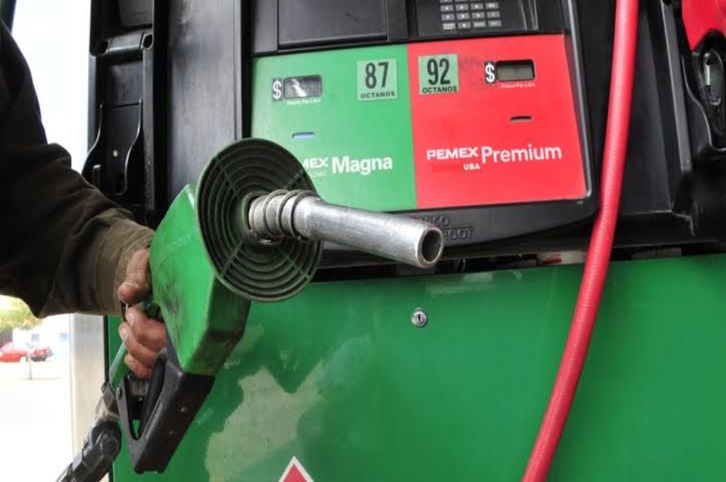 CRE confunde a consumidores de gasolinas por errores en precios