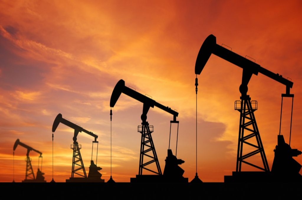Pemex continúa en picada; cae 3% producción de crudo en febrero
